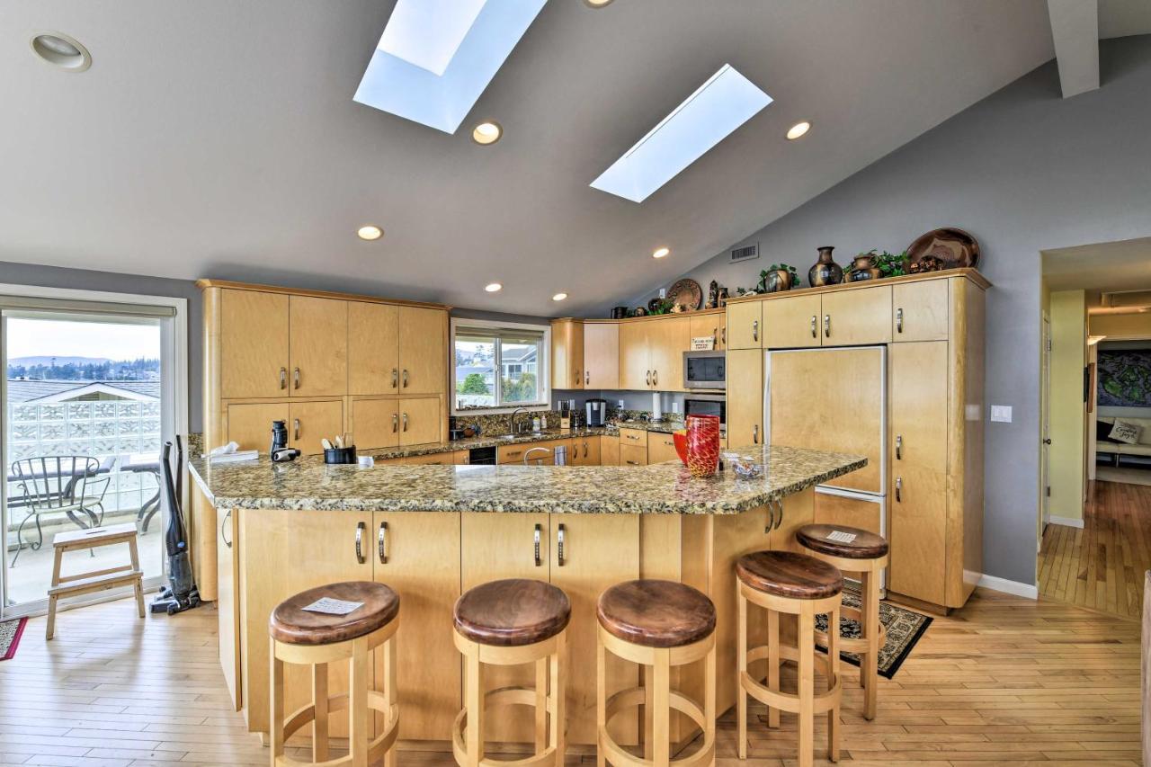 Anacortes Paradise Vacation Rental With Water Views! Exterior photo